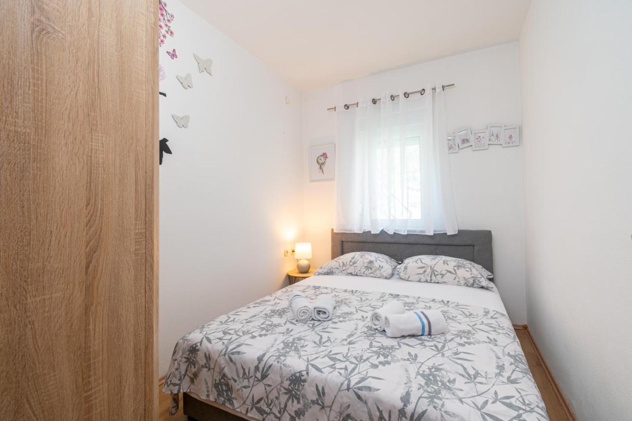 Modern Apartment With Private Pool ビビニェ エクステリア 写真