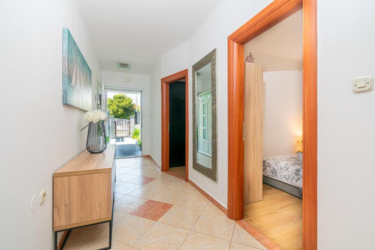 Modern Apartment With Private Pool ビビニェ エクステリア 写真