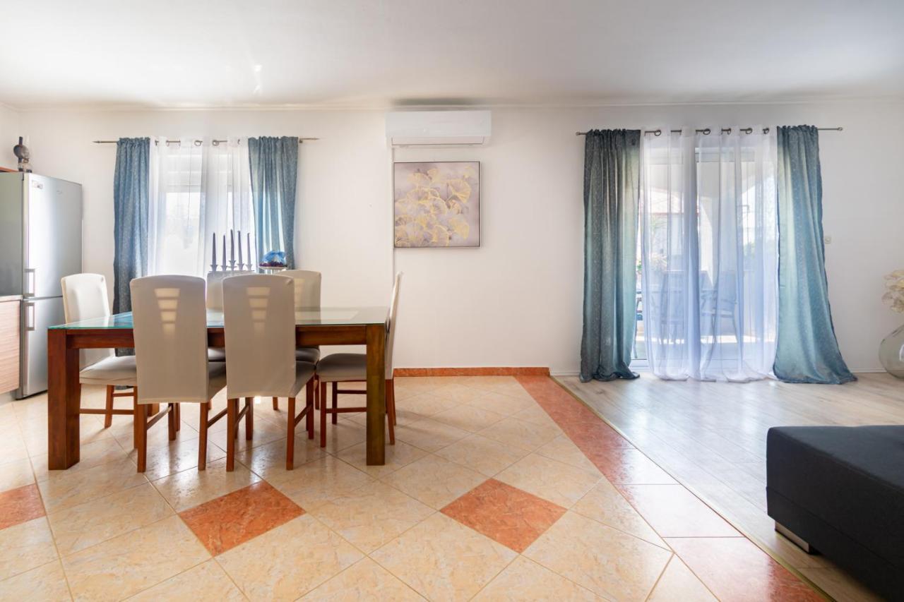 Modern Apartment With Private Pool ビビニェ エクステリア 写真