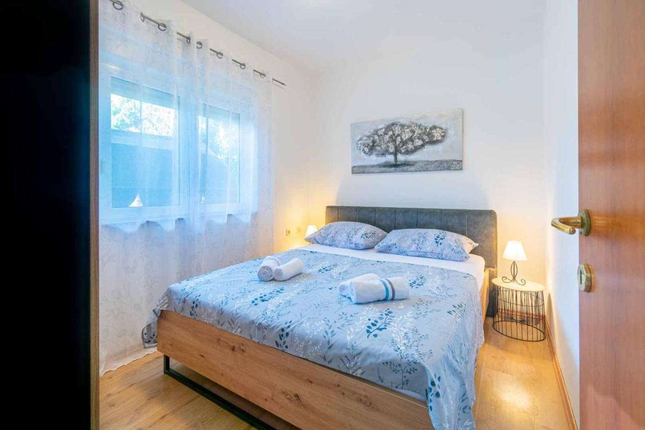 Modern Apartment With Private Pool ビビニェ エクステリア 写真